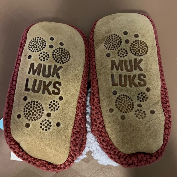 Muk Luk slippers, NWT - Picture 3 of 3